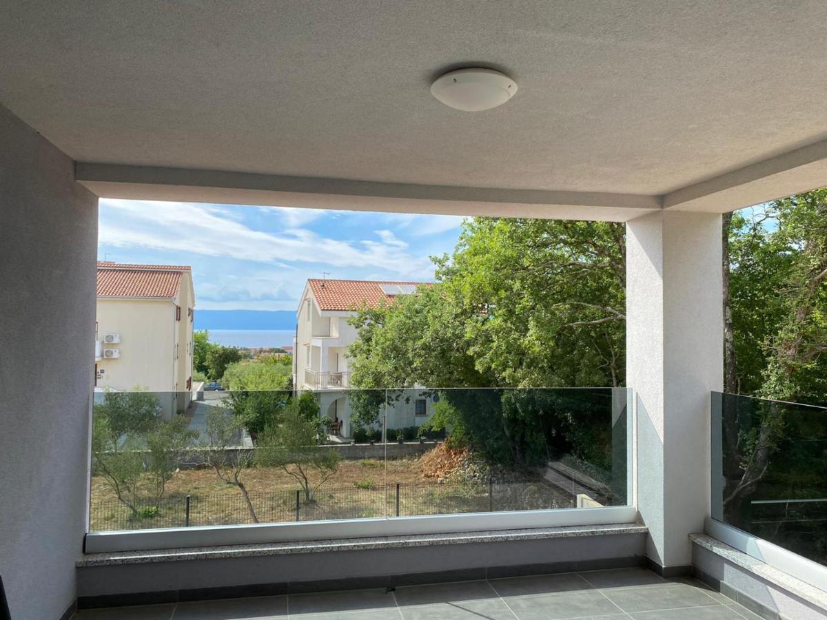Apartmani Grgic On The Adress Branka Fucica 96 Malinska Bagian luar foto