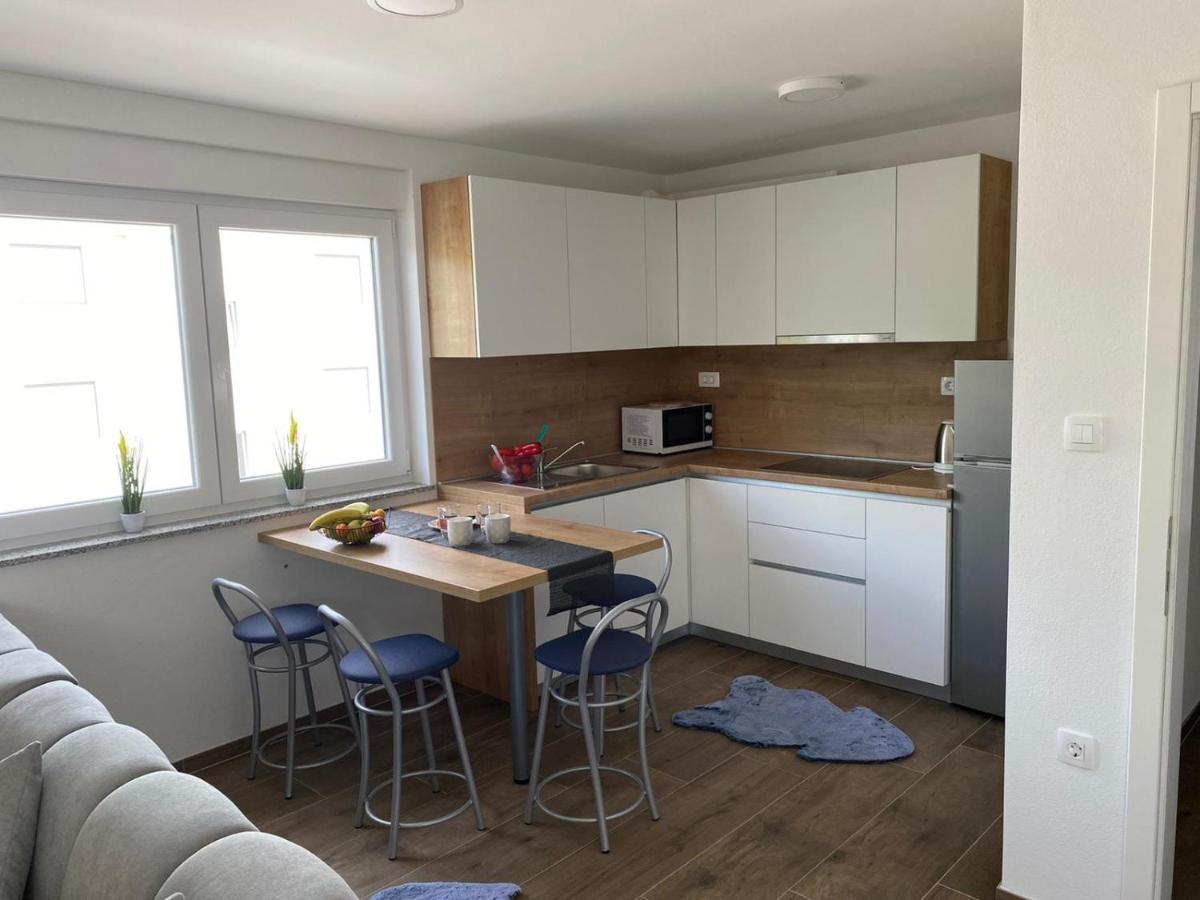 Apartmani Grgic On The Adress Branka Fucica 96 Malinska Bagian luar foto