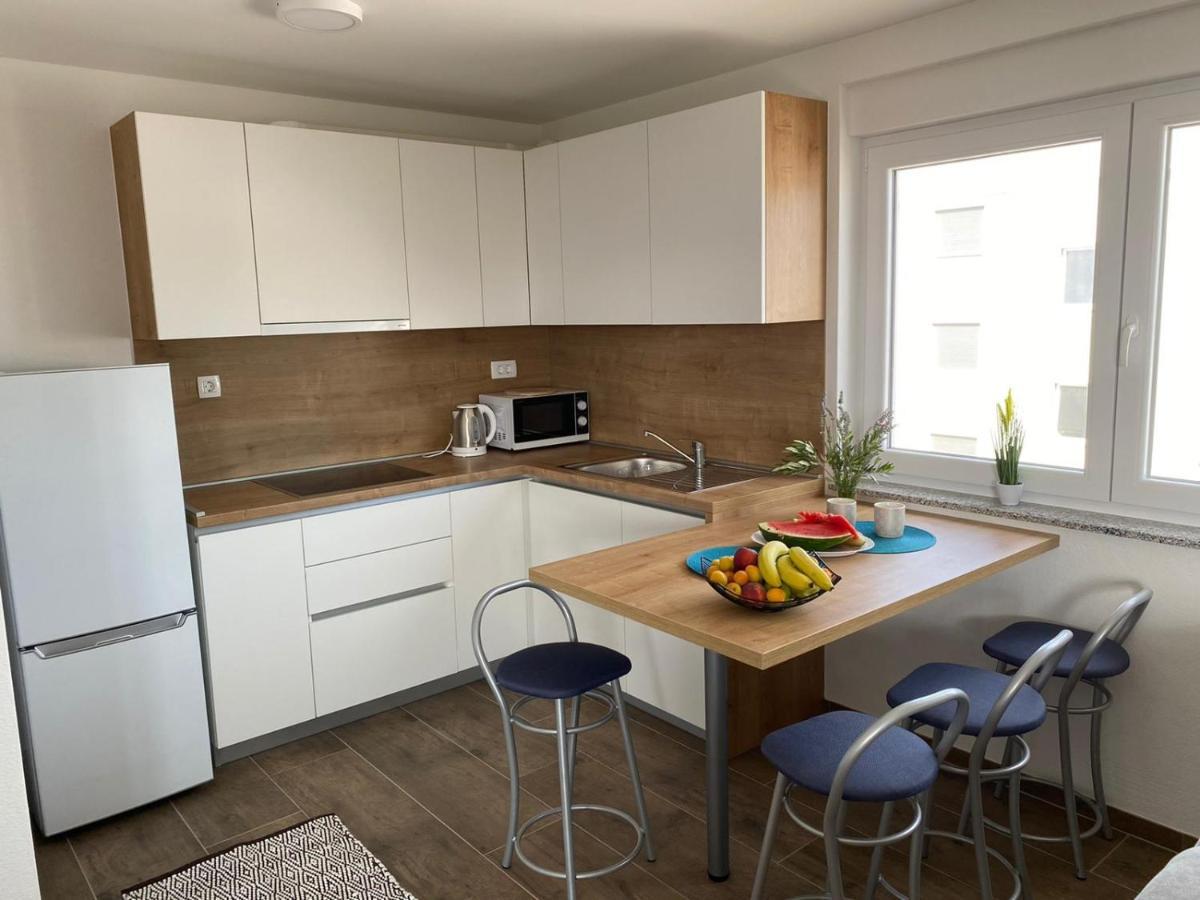 Apartmani Grgic On The Adress Branka Fucica 96 Malinska Bagian luar foto