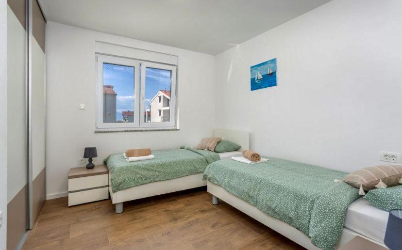 Apartmani Grgic On The Adress Branka Fucica 96 Malinska Bagian luar foto