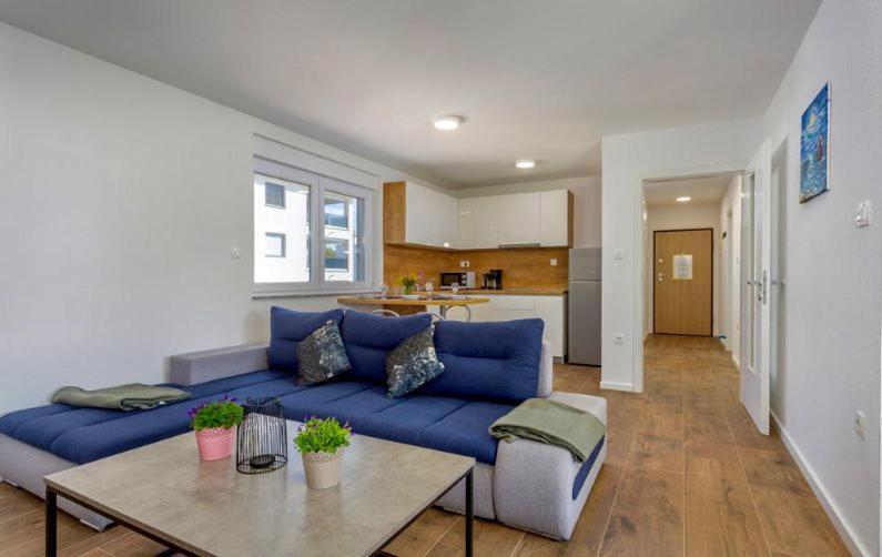 Apartmani Grgic On The Adress Branka Fucica 96 Malinska Bagian luar foto