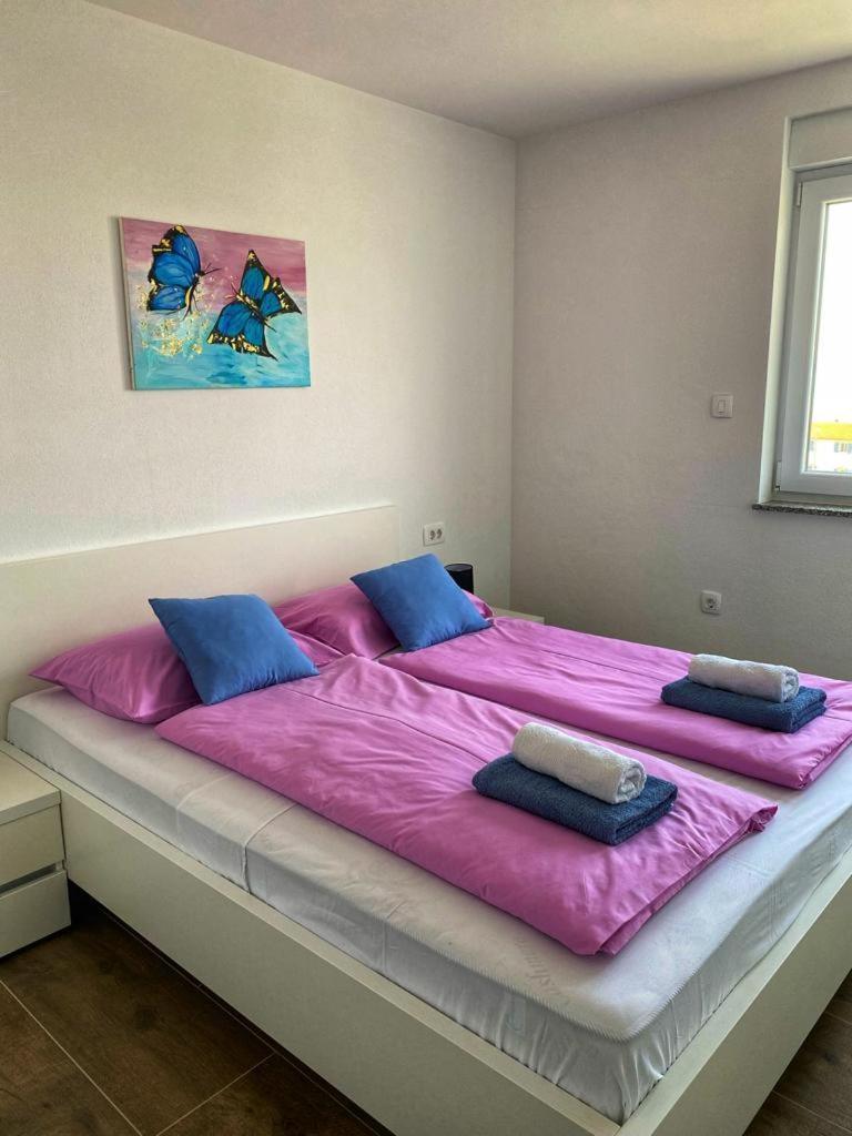 Apartmani Grgic On The Adress Branka Fucica 96 Malinska Bagian luar foto