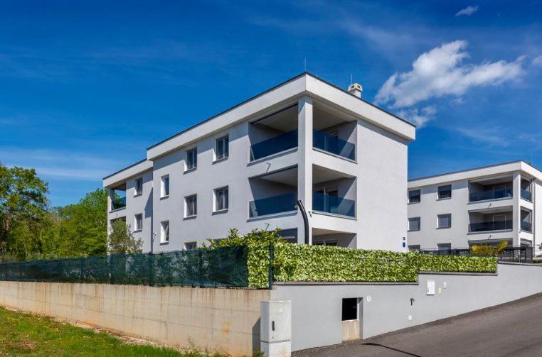 Apartmani Grgic On The Adress Branka Fucica 96 Malinska Bagian luar foto