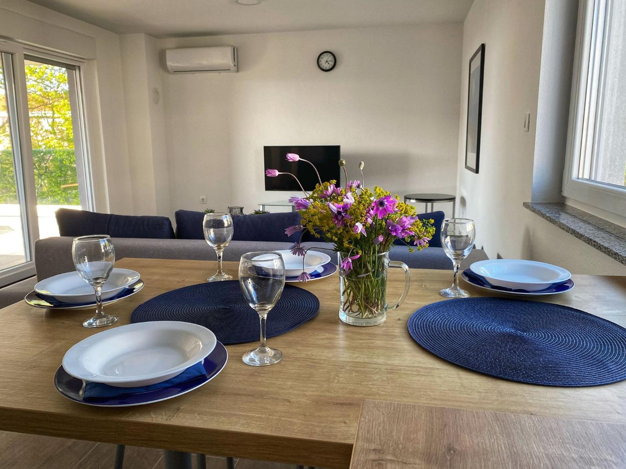 Apartmani Grgic On The Adress Branka Fucica 96 Malinska Bagian luar foto