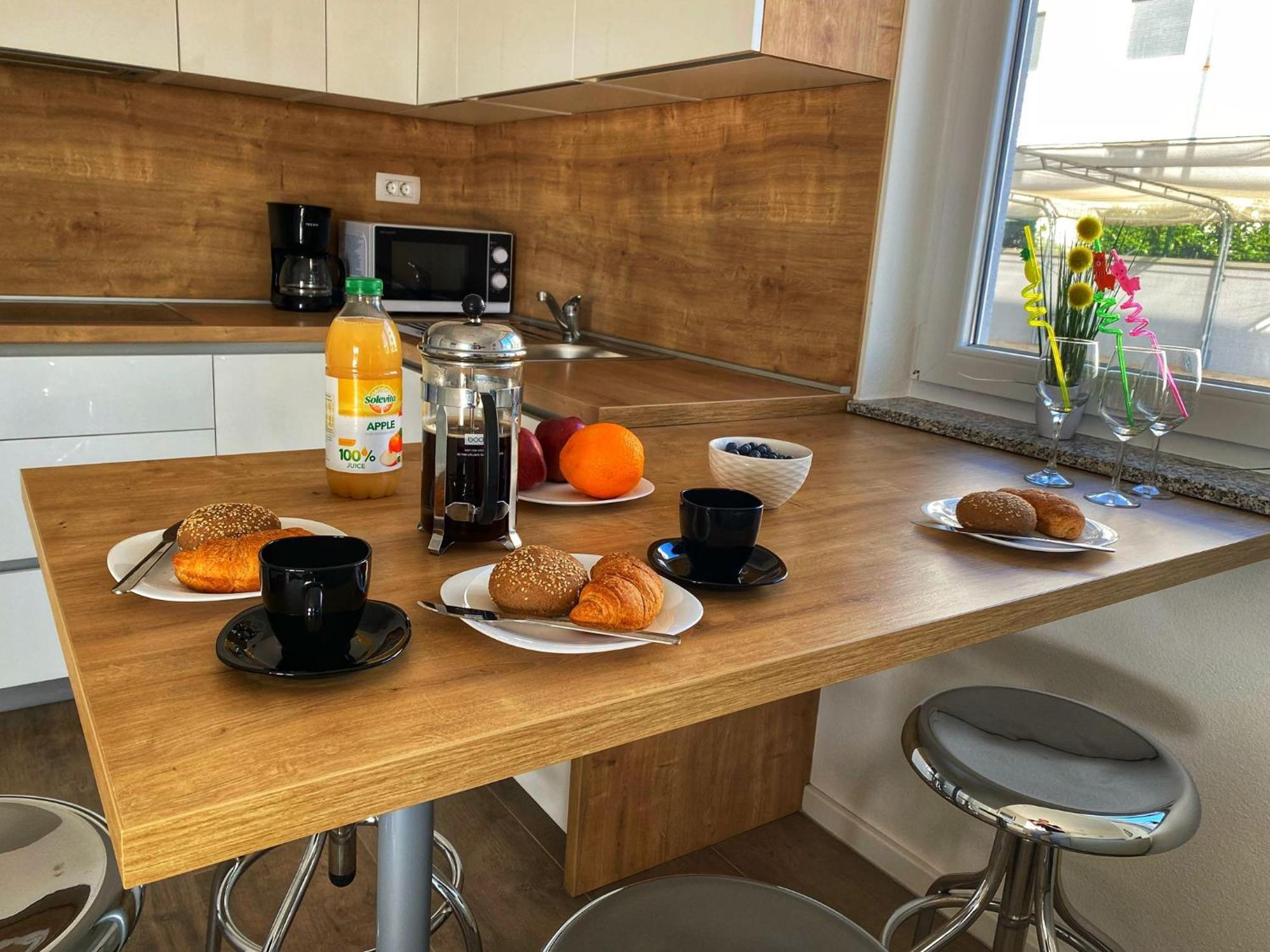 Apartmani Grgic On The Adress Branka Fucica 96 Malinska Bagian luar foto