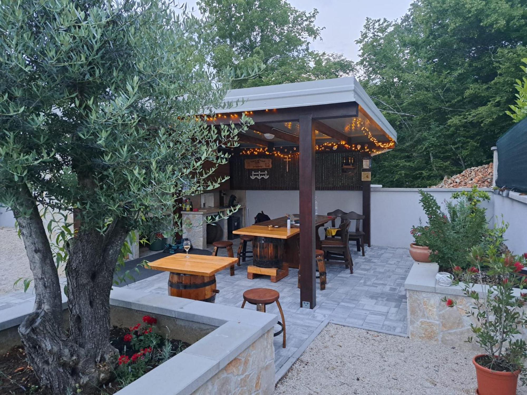 Apartmani Grgic On The Adress Branka Fucica 96 Malinska Bagian luar foto