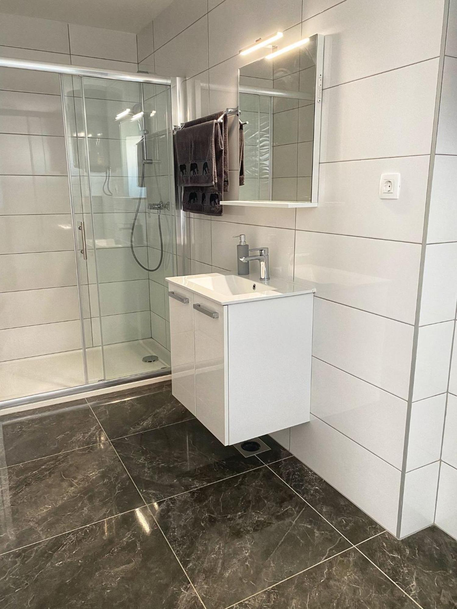 Apartmani Grgic On The Adress Branka Fucica 96 Malinska Bagian luar foto